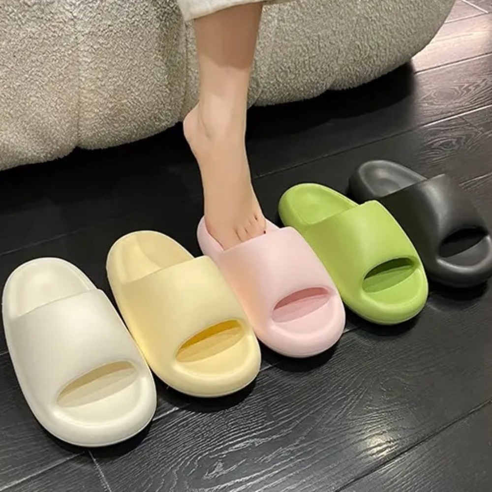 Marshmallow slippers